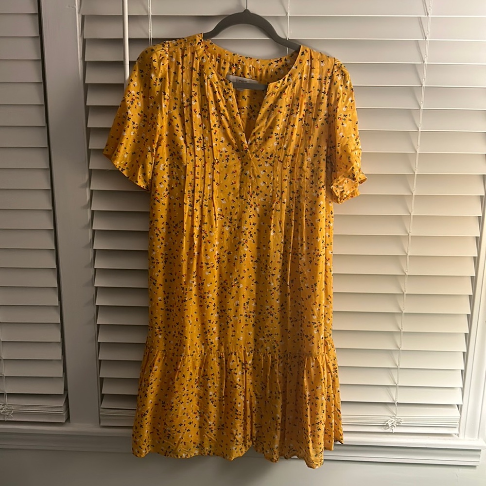 Yellow flowy short sleeve Loft dress